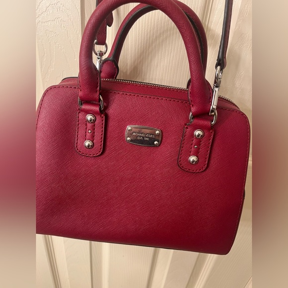 Michael Kors Saffiano Leather Small Satchel / Crossbody NWT Cherry. - Picture 2 of 12